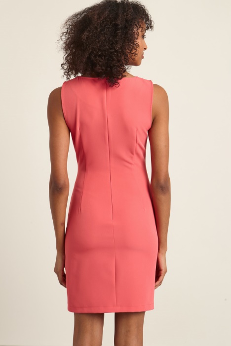 Abito smanicato con drappeggio