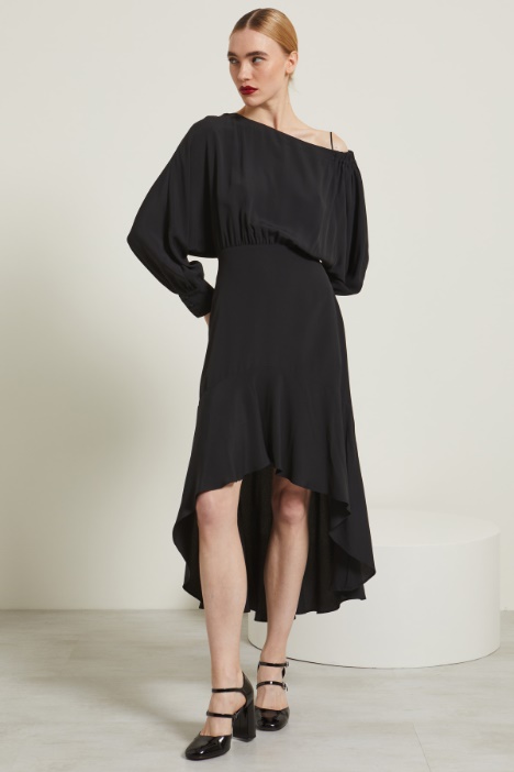 Abito lungo asimmetrico