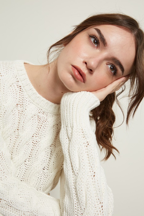 Maglia cropped a trecce