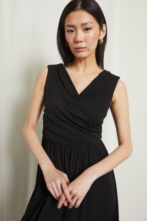 Abito lungo con drappeggi