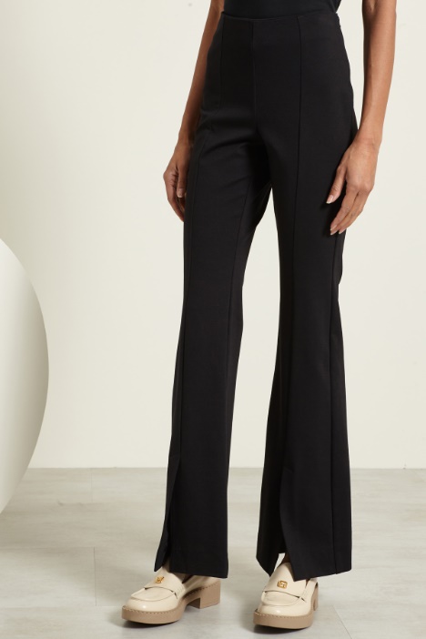 Pantaloni flare con spacchi