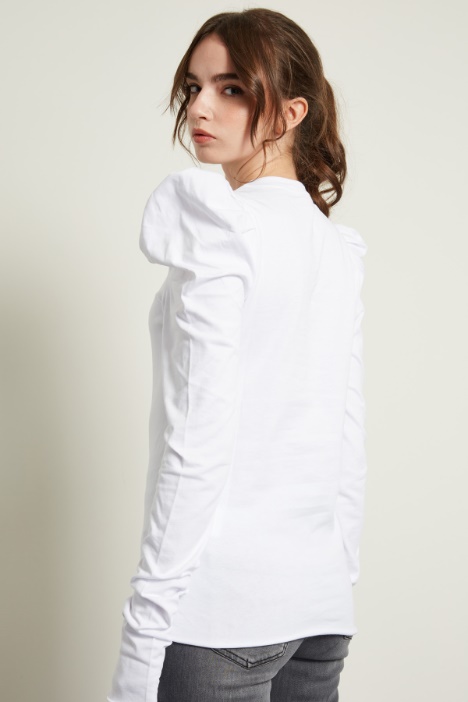 Top con maniche a sbuffo