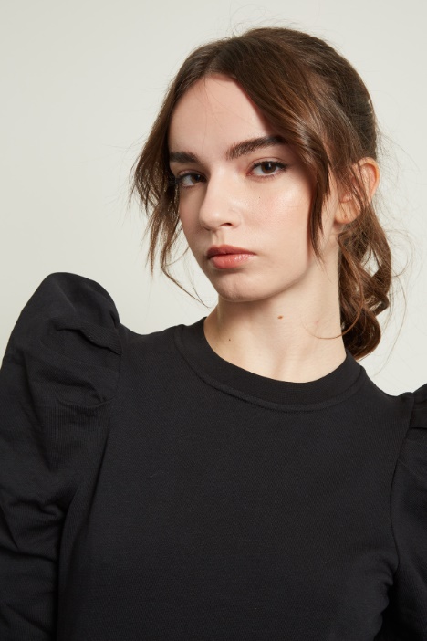 Top con maniche a sbuffo