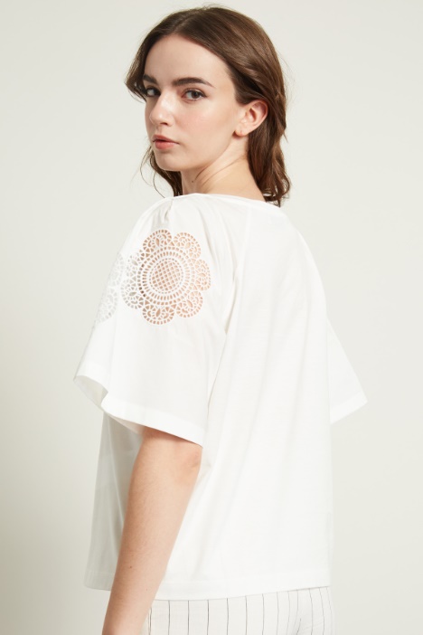 T-shirt with broderie anglaise motif Intrend - 2