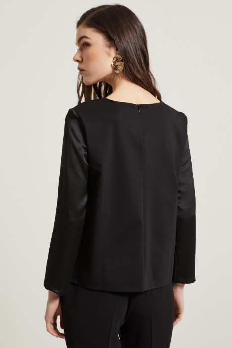 Top con maniche lunghe