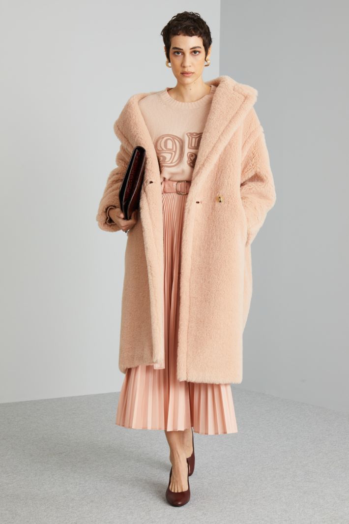 Plush effect coat pastel pink Intrend