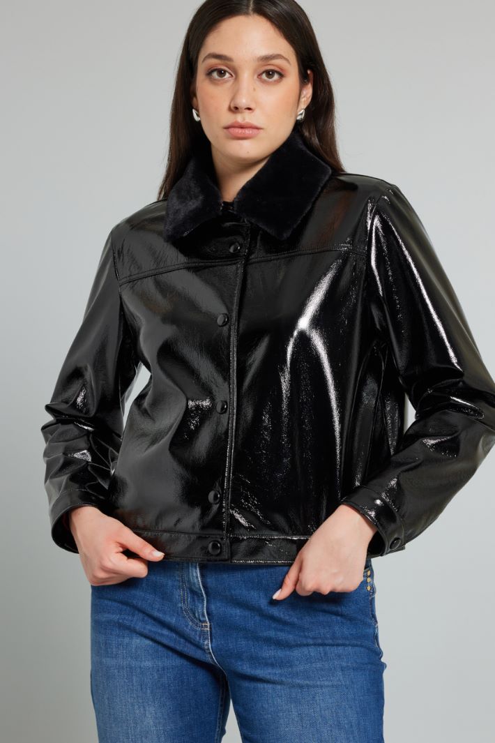 Straight patent leather jacket Intrend