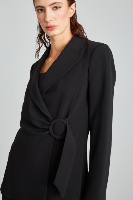 Blazer con fibbia a cerchio