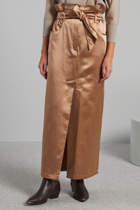 Gonna lunga a vita alta