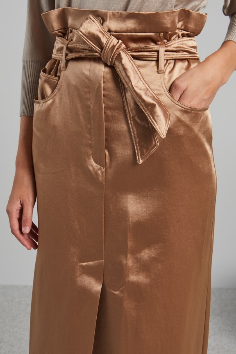 Gonna lunga a vita alta