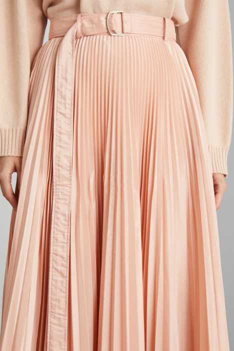 Falda plisada de seda