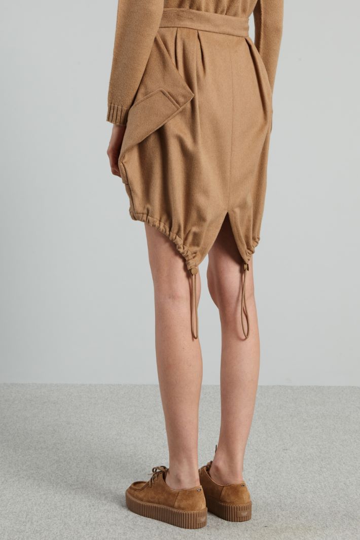 Short camel skirt Intrend - 2