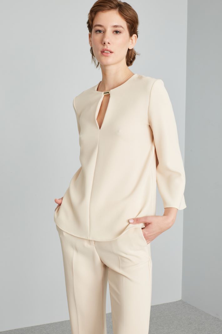 Blouse with a metal loop Intrend - 3