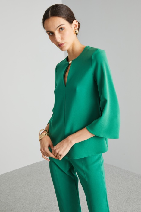 Blouse with a metal loop Intrend