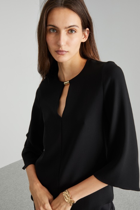 Blusa con passante in metallo