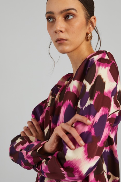 Blusa de satén milrayas