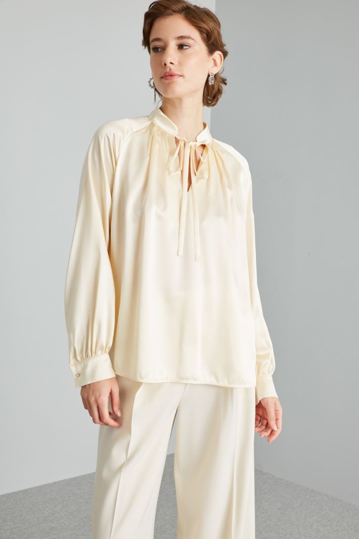 Blouse with self-tie laces Intrend - 3