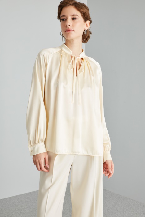 Blouse with self-tie laces Intrend