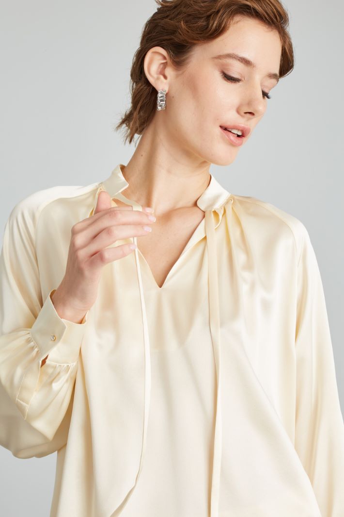 Blouse with self-tie laces Intrend - 4