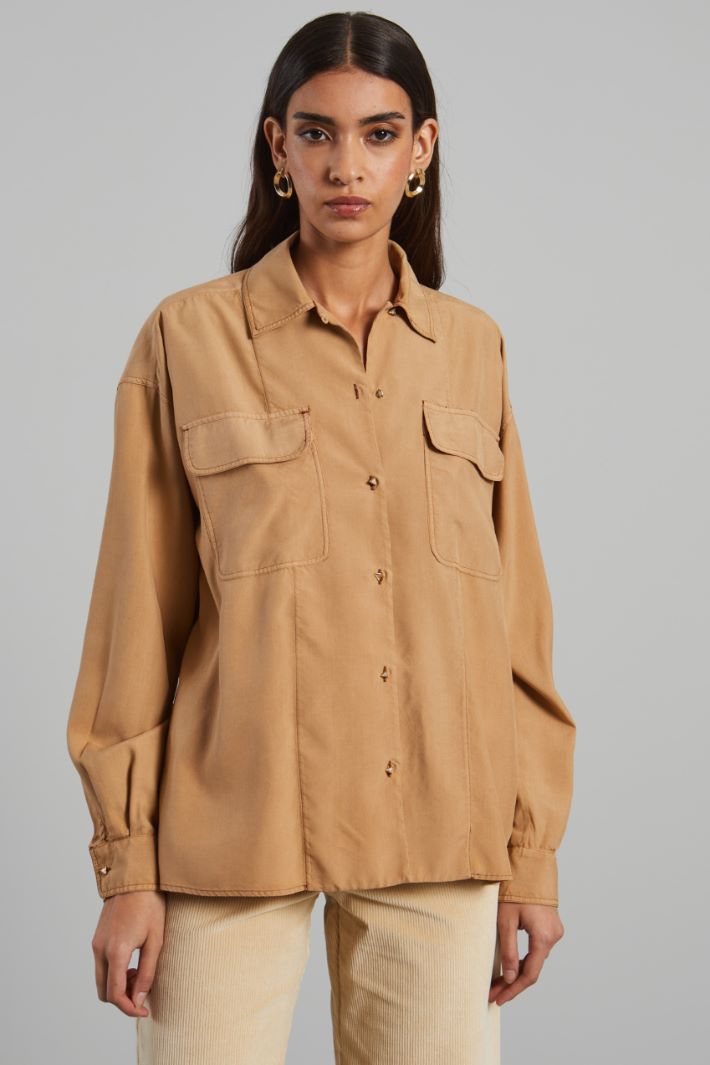 Silk shirt with chest pockets Intrend - 3