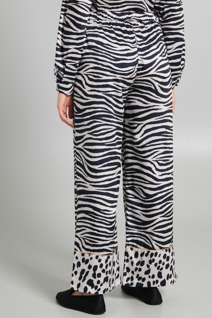 Fluid printed twill trousers Intrend - 2