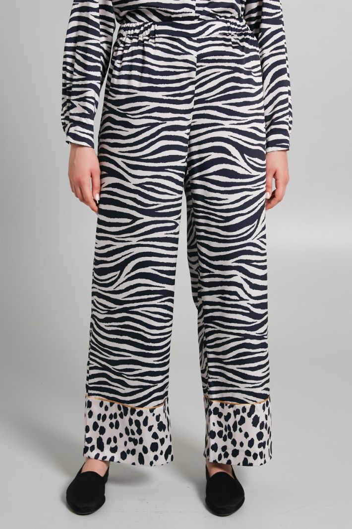 Fluid printed twill trousers Intrend - 3