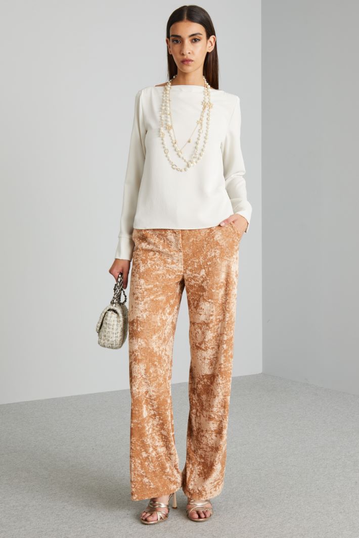 Loose-fit chenille trousers Intrend