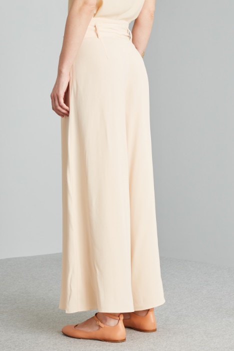Pantaloni ampi con cintura