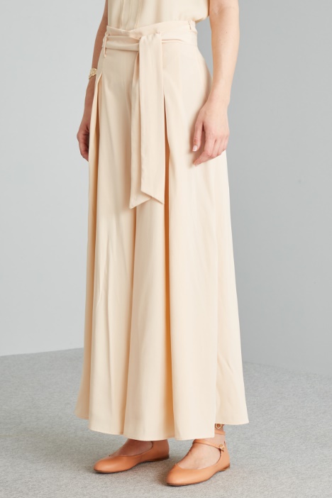 Pantaloni ampi con cintura