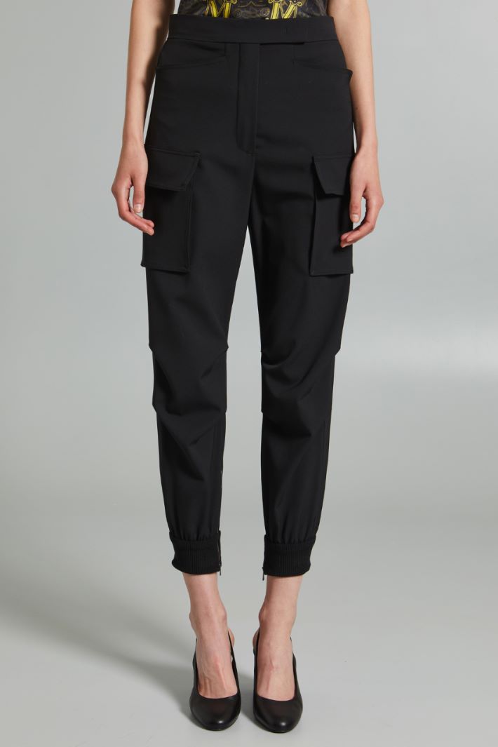 Pantaloni cargo in gabardina Intrend - 3