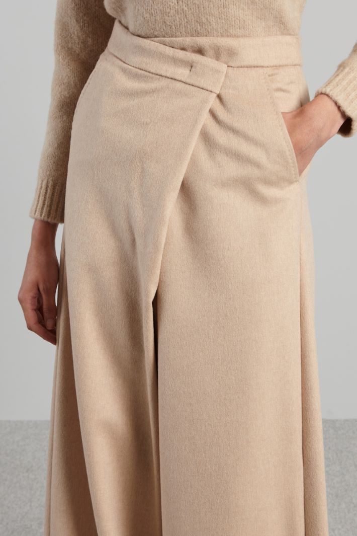 Pure camel trousers Intrend - 4