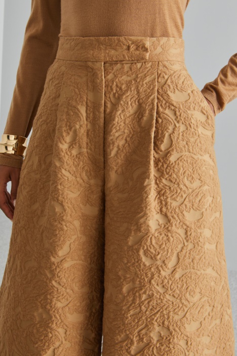 Pantalones de corte globo, de tejido brocado