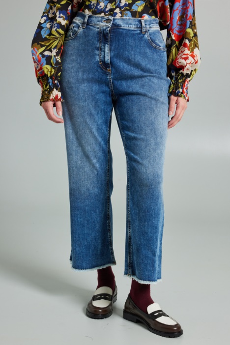 Vaqueros acampanados de denim elástico