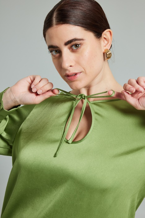 Blusa de satén efecto martillado