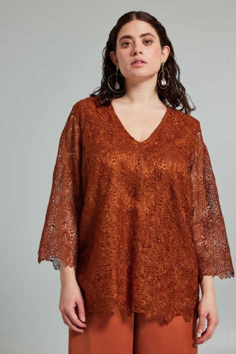 V-neck lace top Intrend