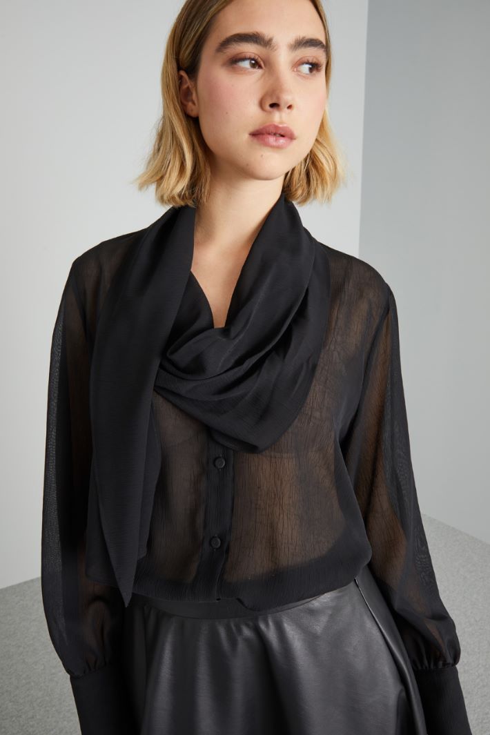 Blouse with maxi foulard Intrend - 4