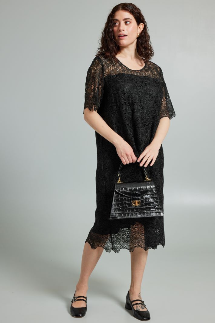 Lace dress Intrend