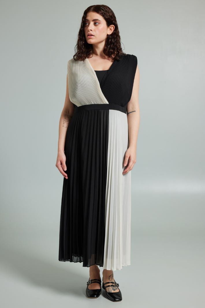 Pleated georgette dress Intrend - 3