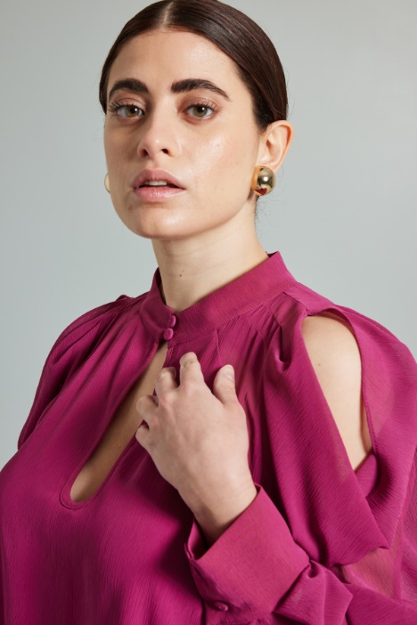 Vestido con mangas de diseño drapeado