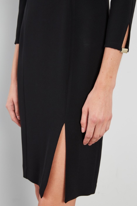 Vestido de tubo con abertura