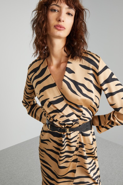 Abito incrociato a fantasia