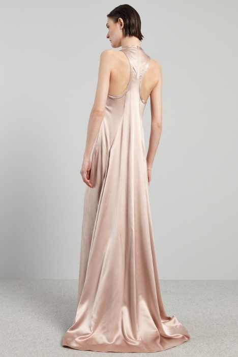 Abito lungo con strascico