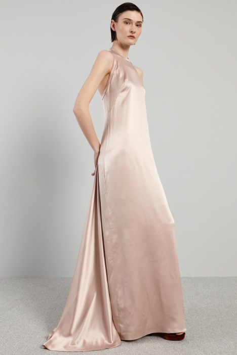 Abito lungo con strascico