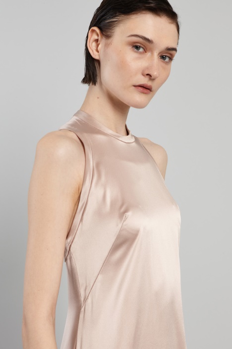 Abito lungo con strascico