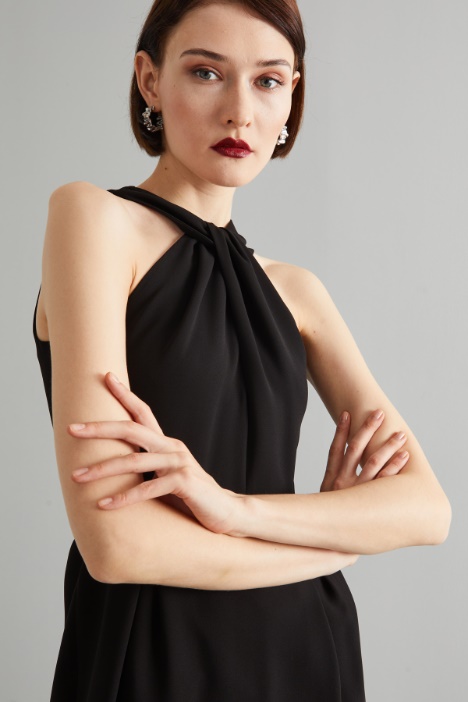 Abito con scollo all'americana