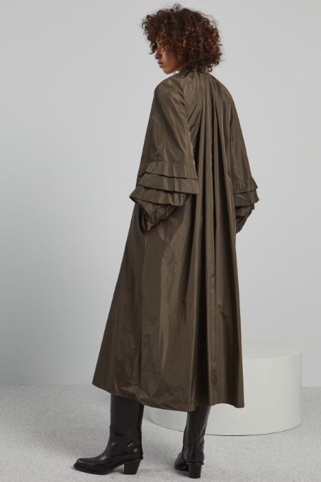 Vestido con mangas abullonadas