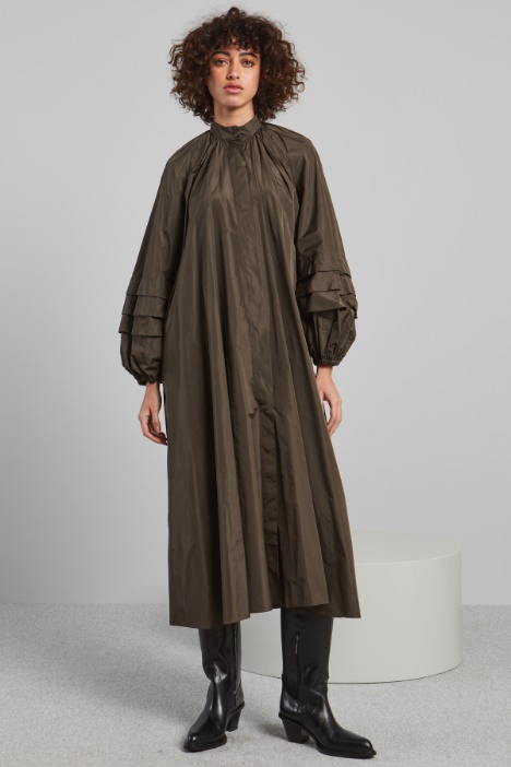 Vestido con mangas abullonadas