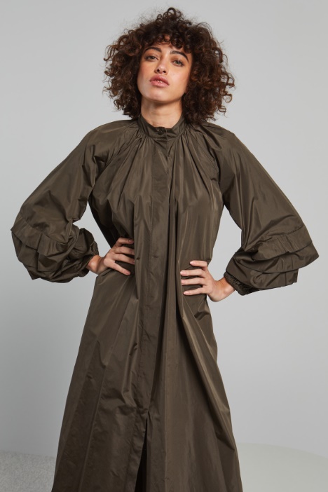 Vestido con mangas abullonadas