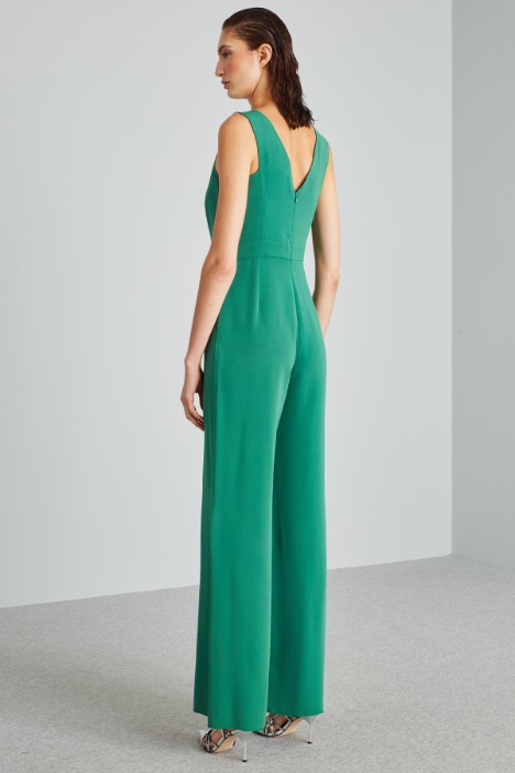 Tuta con doppio scollo a V