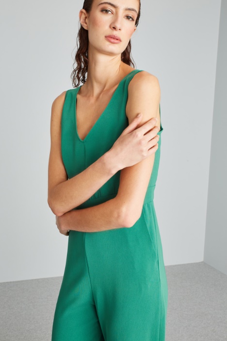 Tuta con doppio scollo a V
